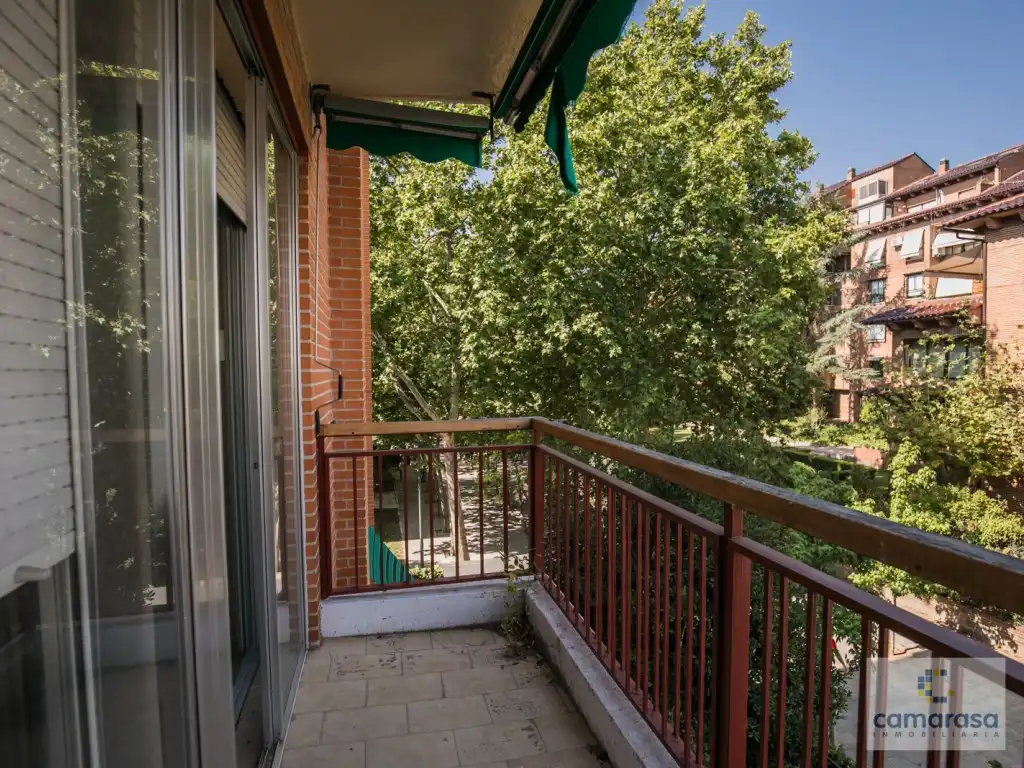 Terrassa de Pis en venda en Tres Cantos amb Moblat