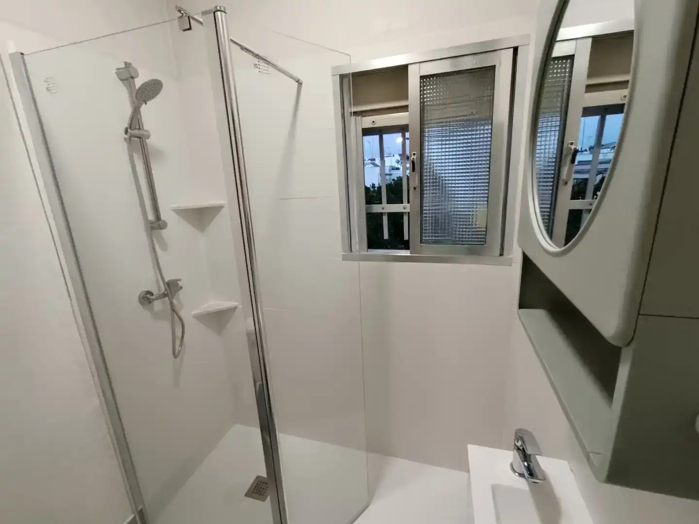 Bathroom of Flat for rent in  Sevilla Capital  with Air Conditioner