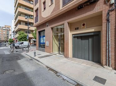 Individual con ascensor en venta en Calle Azhuma 24