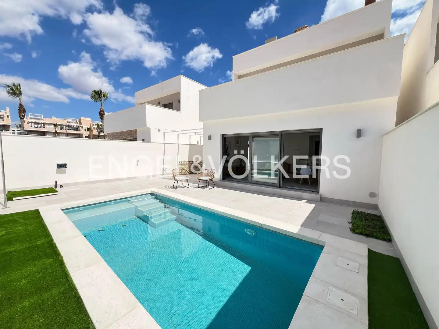 Vista exterior de Casa o xalet en venda en Orihuela amb Aire condicionat, Calefacció i Terrassa