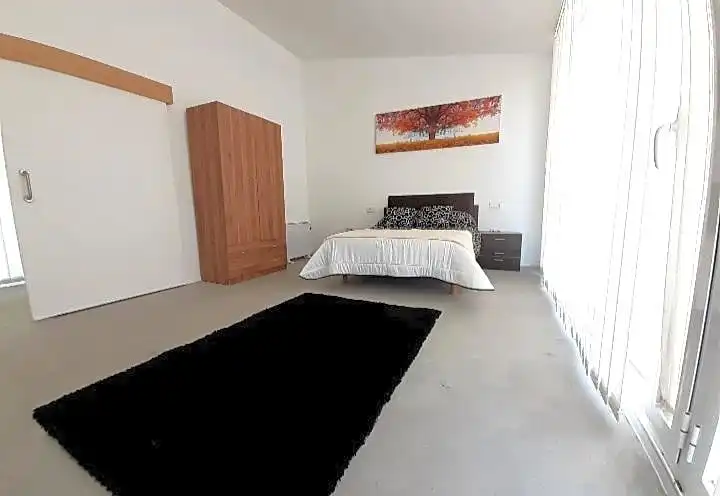 Dormitori de Casa o xalet en venda en Poio amb Calefacció, Terrassa i Moblat
