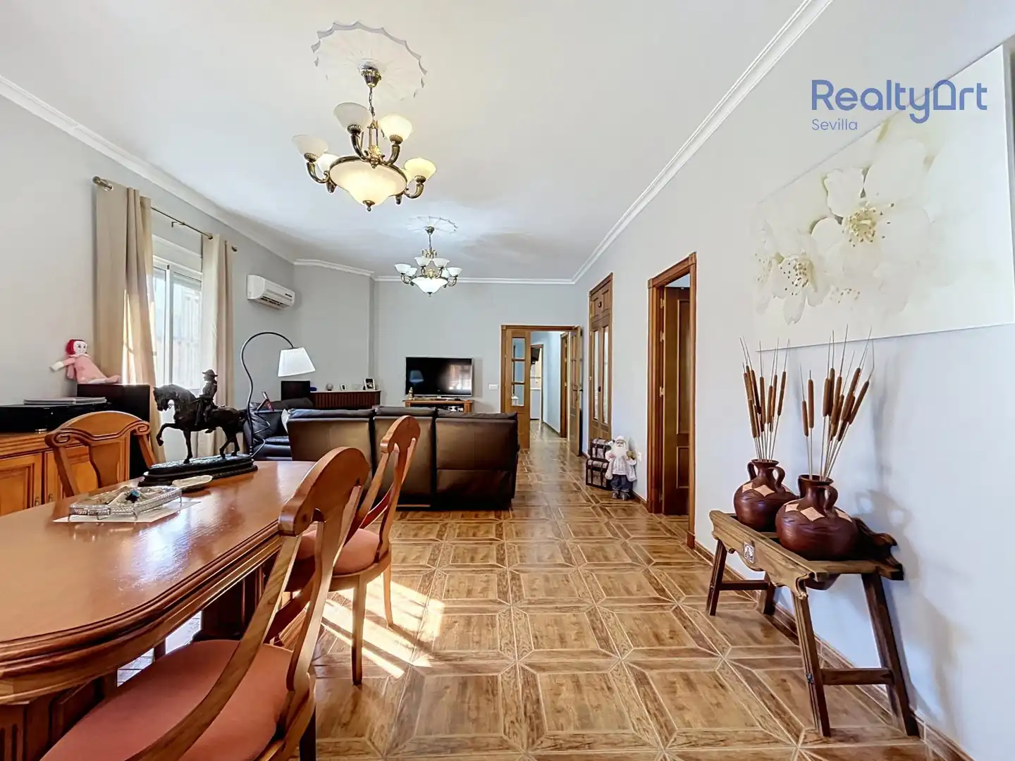 Sala d'estar de Casa o xalet en venda en Dos Hermanas amb Aire condicionat, Calefacció i Jardí privat
