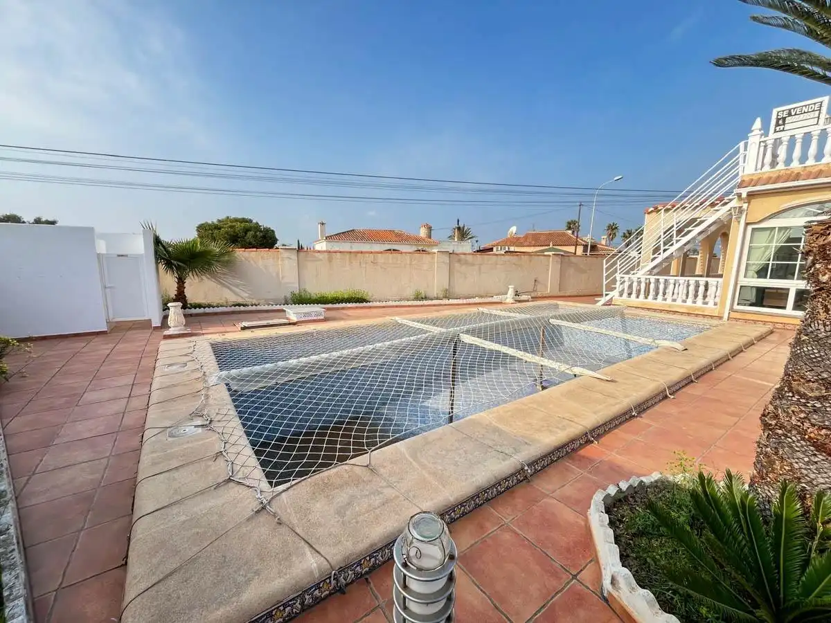 Detached house with pool for sale in Zona Carrefour - Urbanizaciones