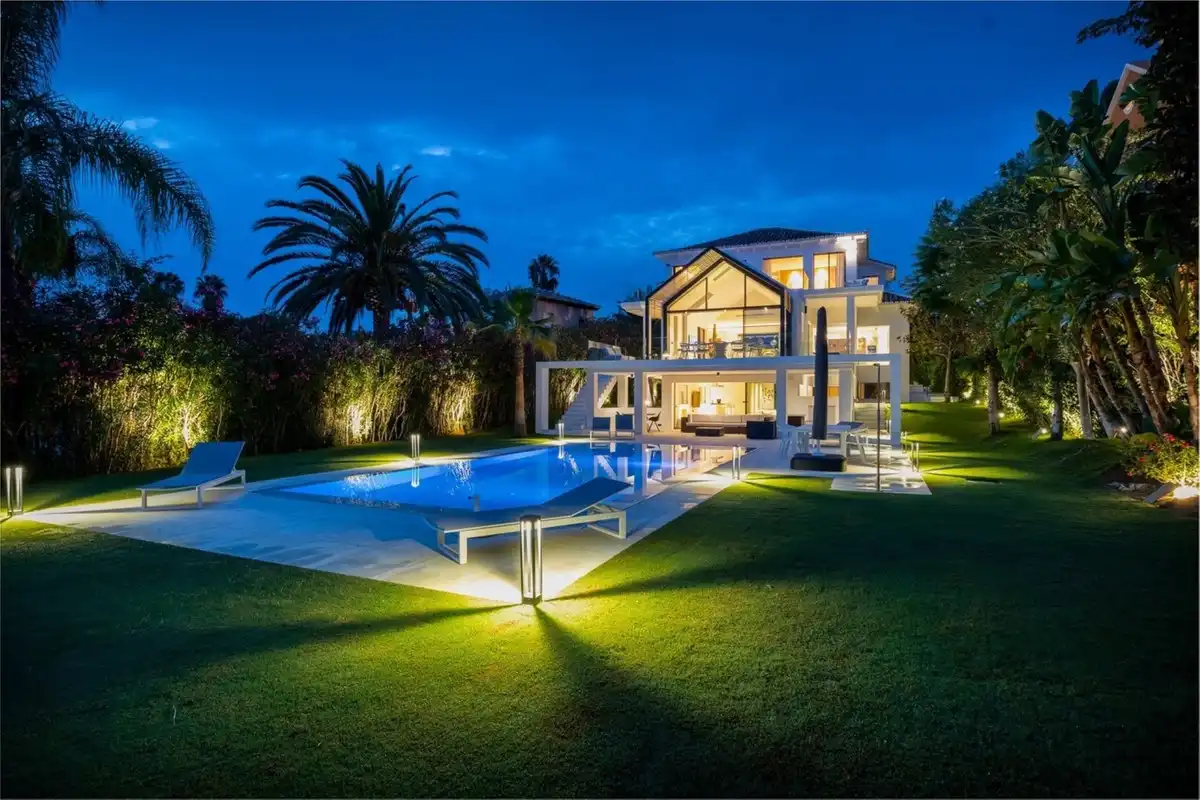 Chalet con piscina en venta en Calle Sirio, imagen 2