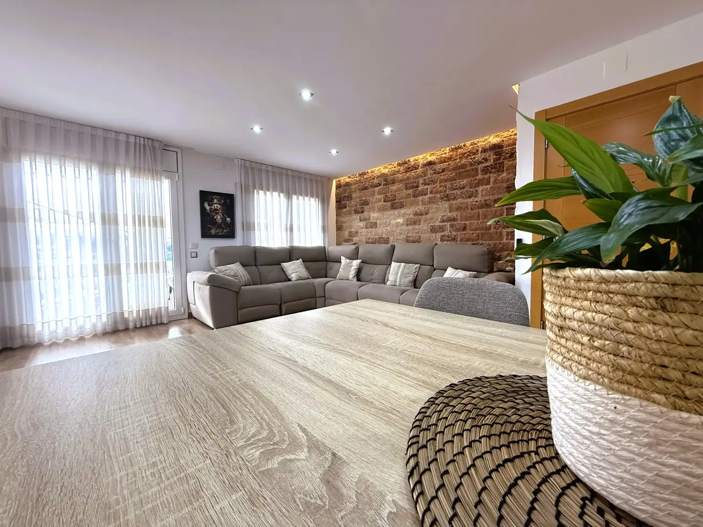 Living room of Duplexes for sale in Palau-solità i Plegamans  with Air Conditioner, Heating and Parquet flooring