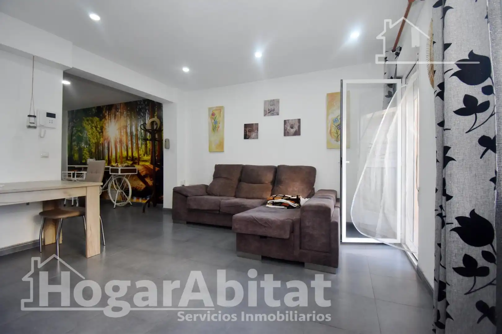 Sala de estar de Piso en venta en Castellón de la Plana / Castelló de la Plana con Calefacción, Terraza y Amueblado