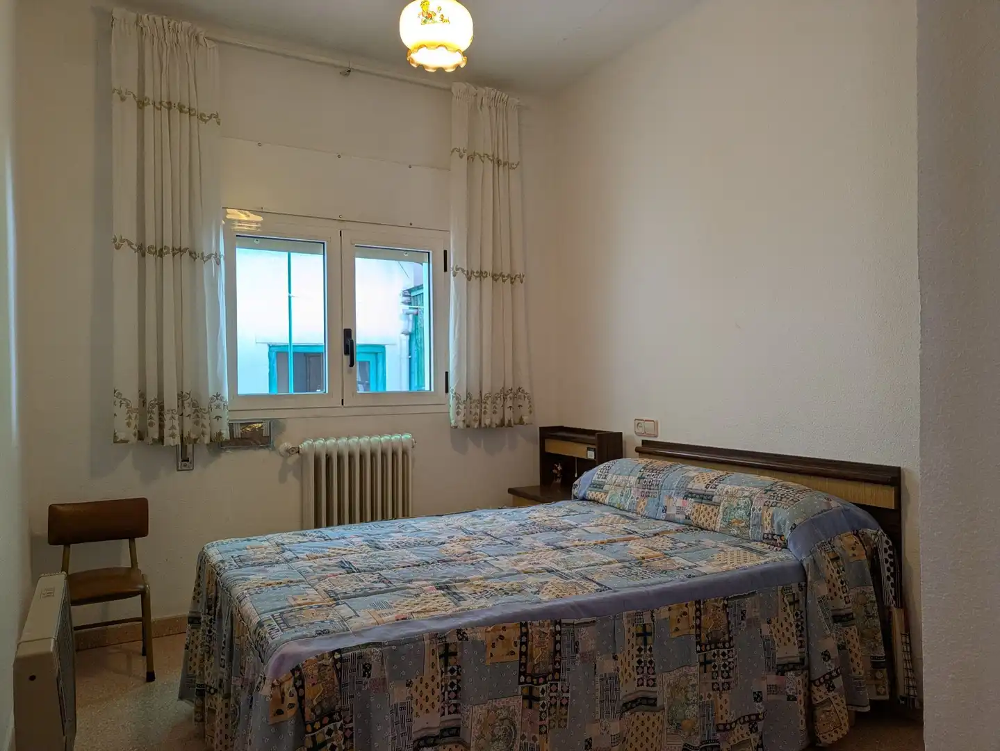 Dormitori de Casa o xalet en venda en Monzón amb Aire condicionat, Calefacció i Jardí privat