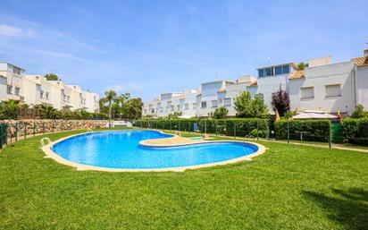 Jardí de Casa adosada en venda en Salou amb Aire condicionat, Terrassa i Piscina