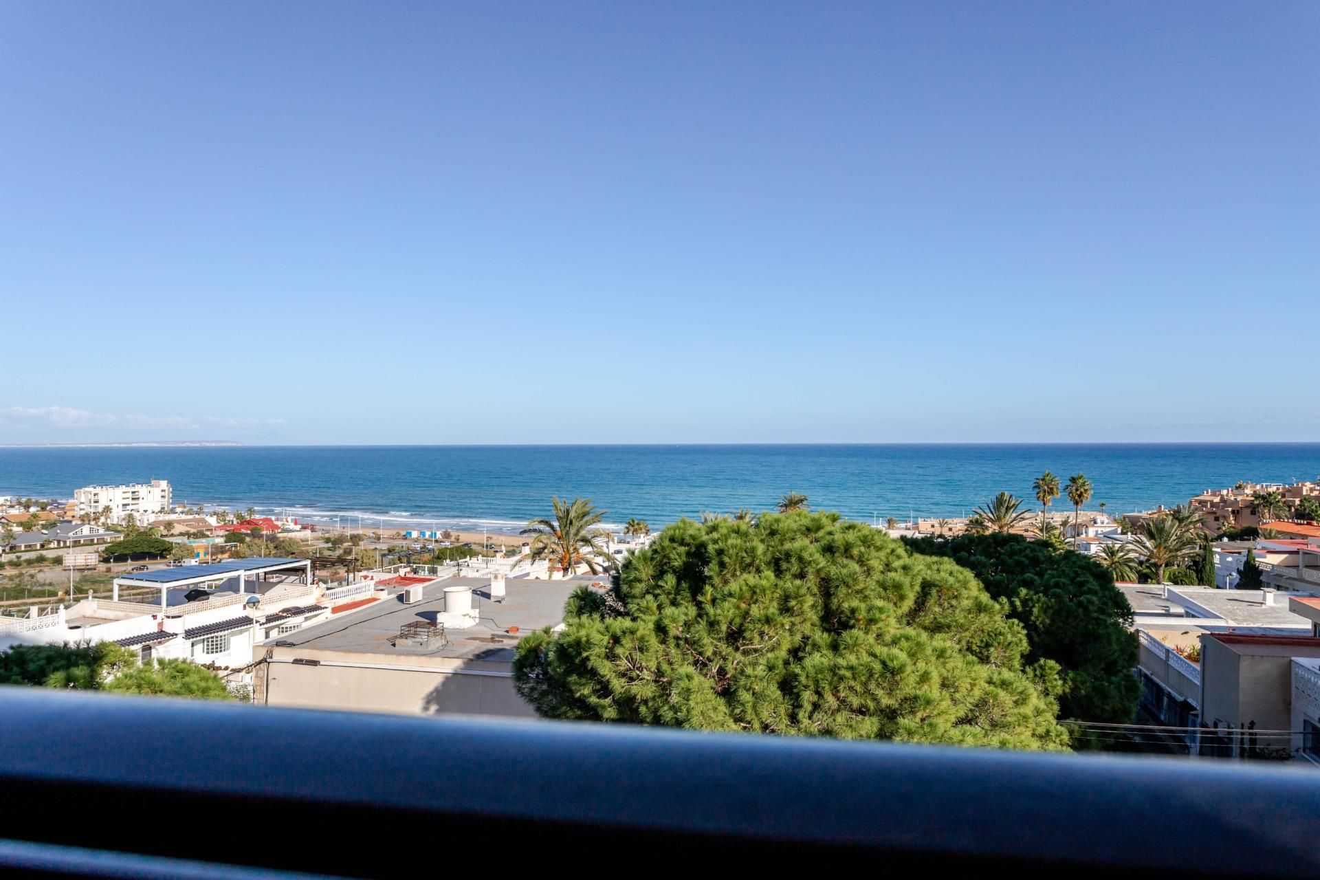 Dormitori de Pis en venda en Torrevieja amb Aire condicionat i Terrassa