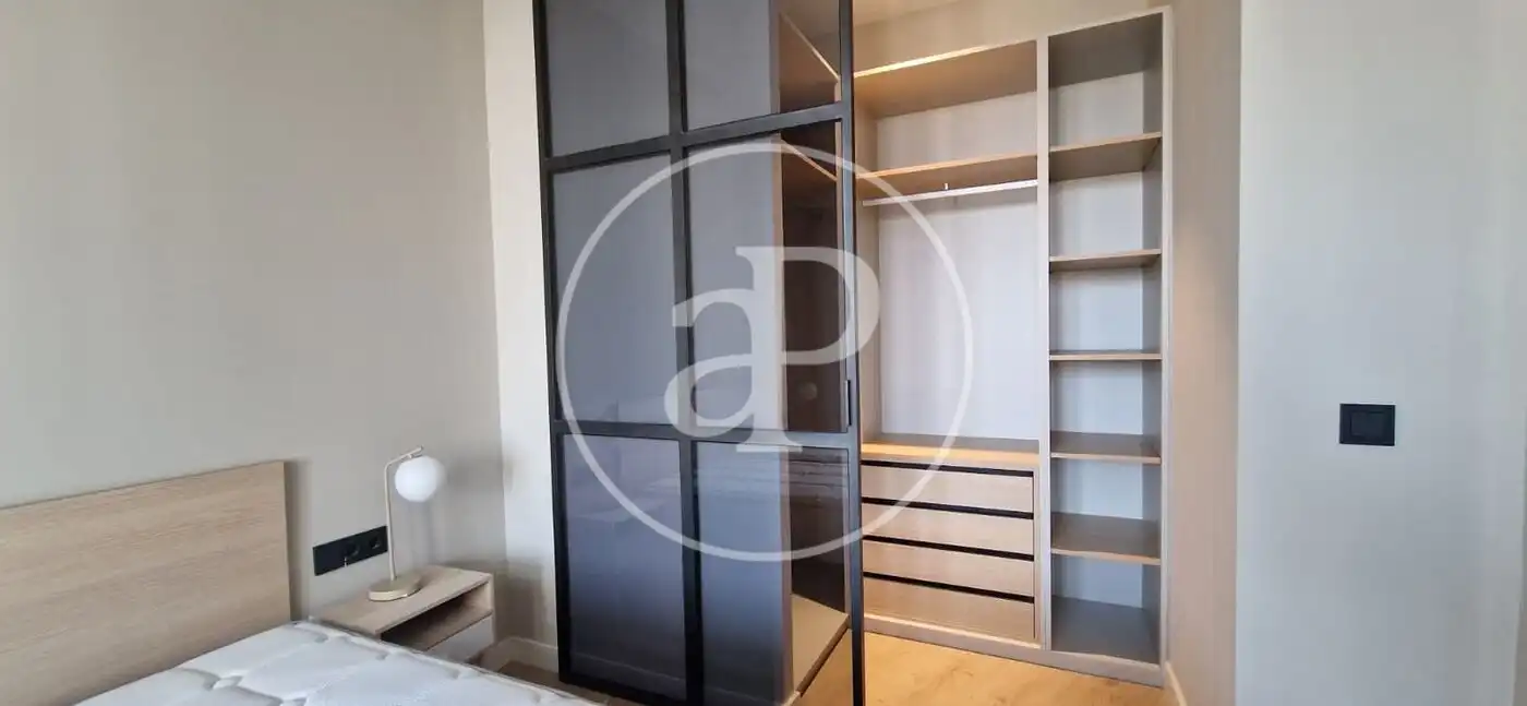 Bedroom of Flat for rent in Valencia  with Air Conditioner, Heating and Balcony