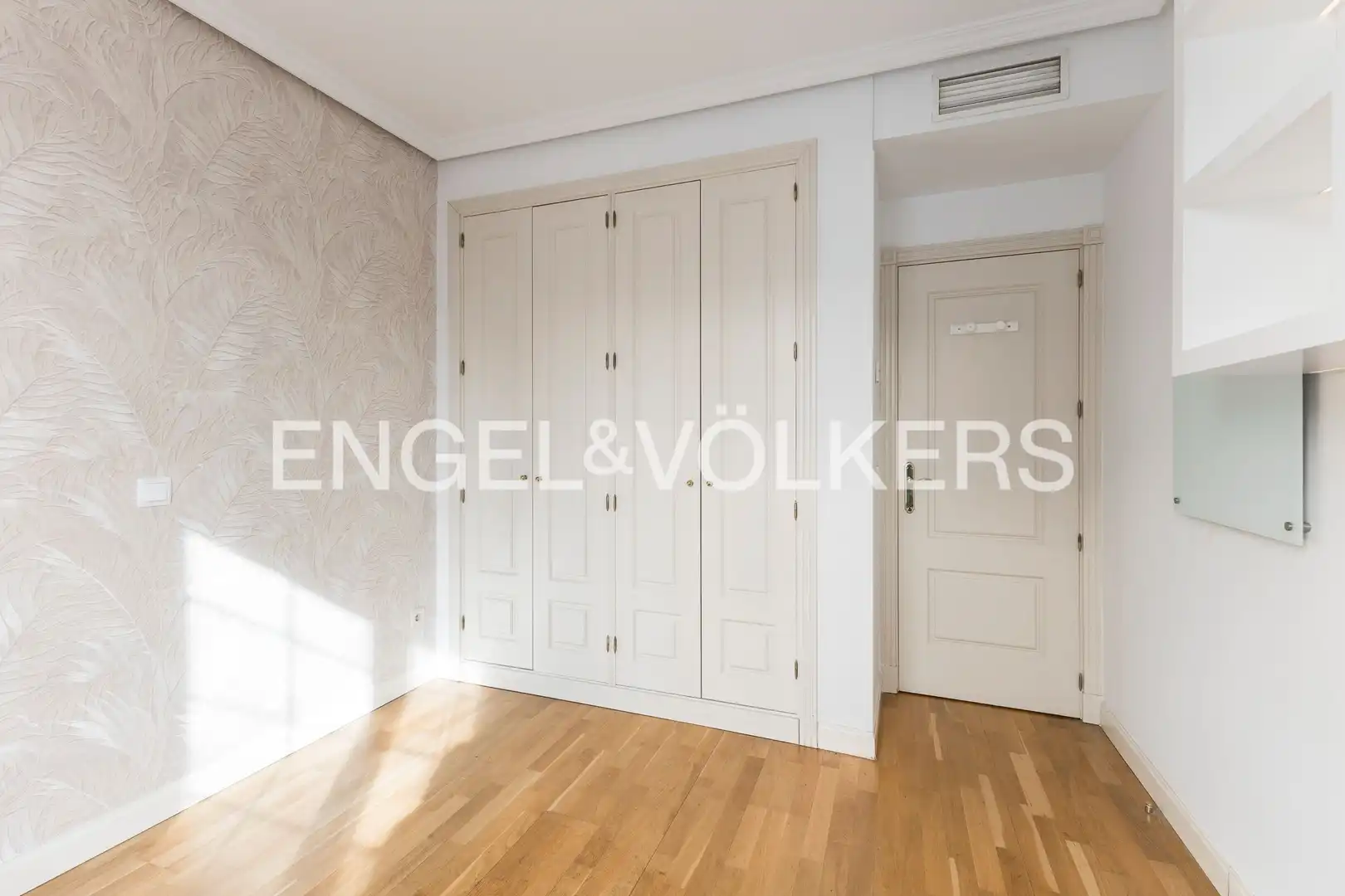 Habitación de Piso en venta en Madrid con Aire acondicionado, Calefacción y Jardín privado