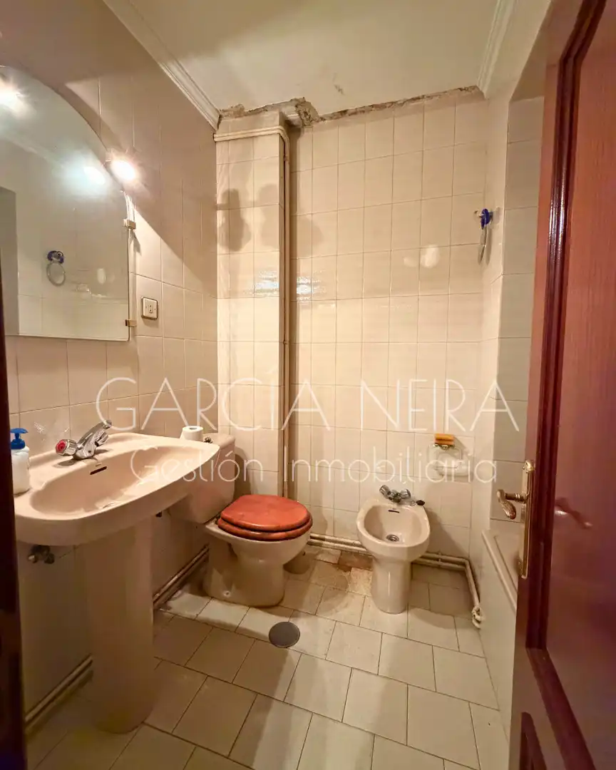 Baño de Piso en venta en Gijón  con Calefacción, Parquet y Amueblado