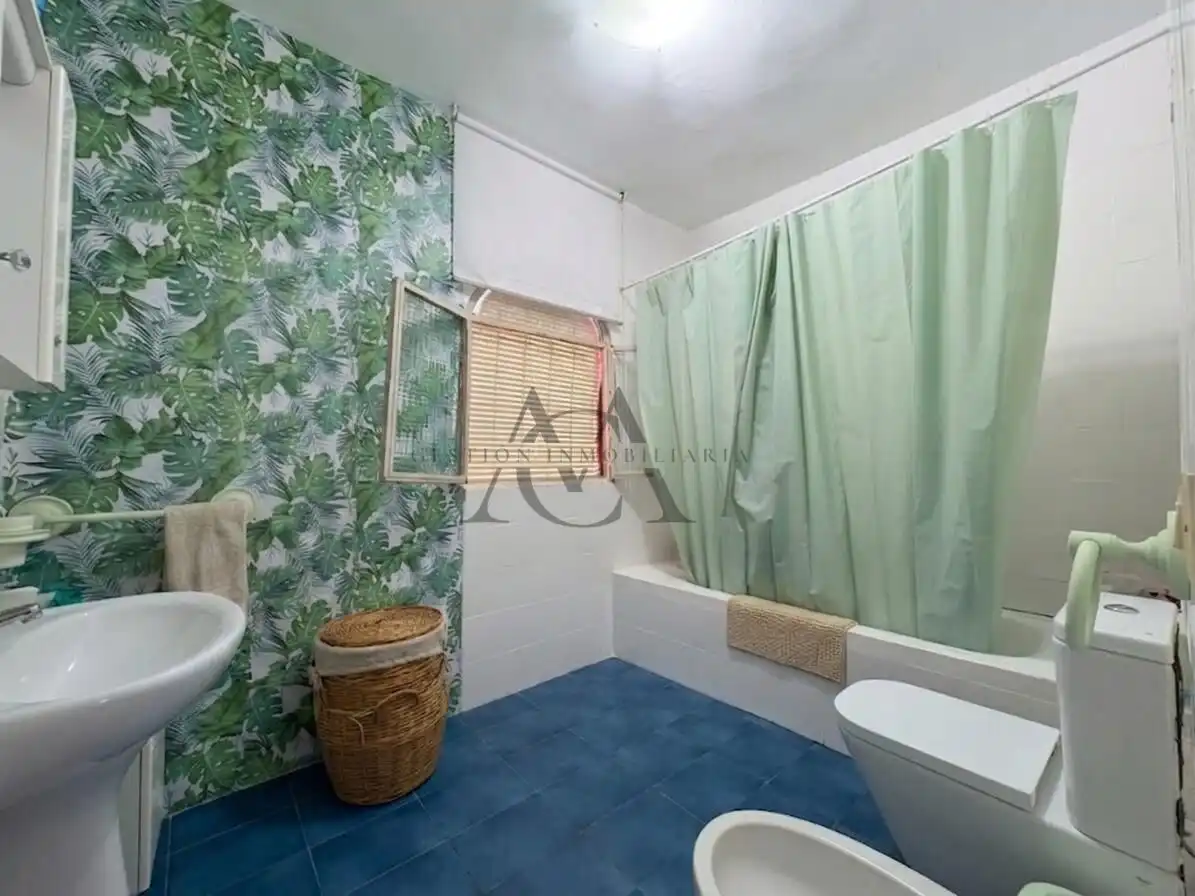 Badezimmer von Haus oder Chalet zum Verkauf in Lucena mit Privatgarten, Abstellraum und Schwimmbad