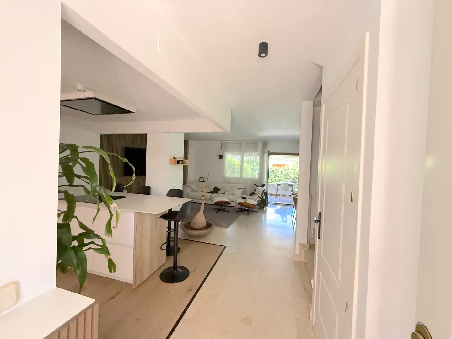 Sala d'estar de Casa adosada en venda en Club de Campo amb Aire condicionat, Calefacció i Jardí privat