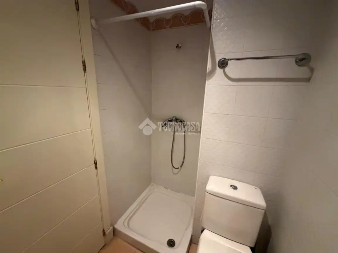 Badezimmer von Wohnung zur Miete in Madrid mit Klimaanlage, Heizung und Terrasse