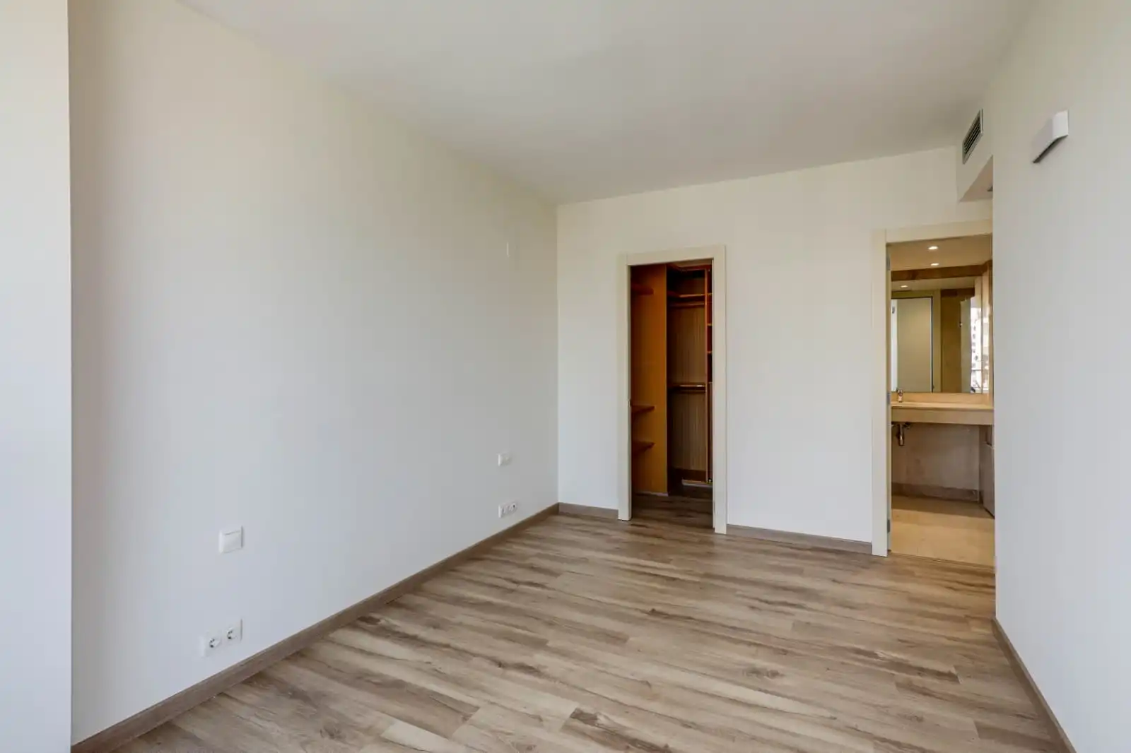 Schlafzimmer von Wohnungen zum Verkauf in Barcelona mit Klimaanlage, Heizung und Parkett