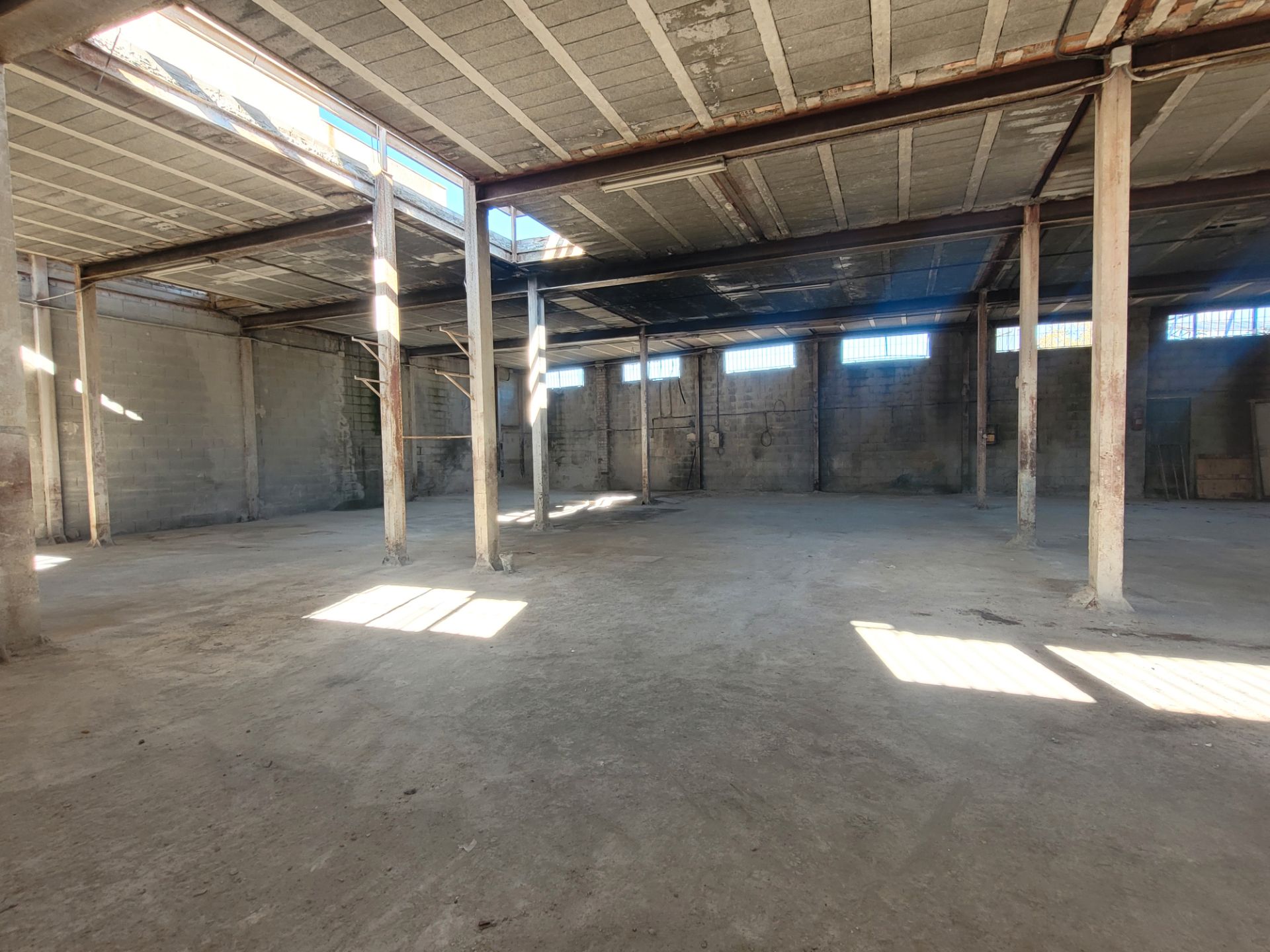 Industrial buildings for sale in Maracena
