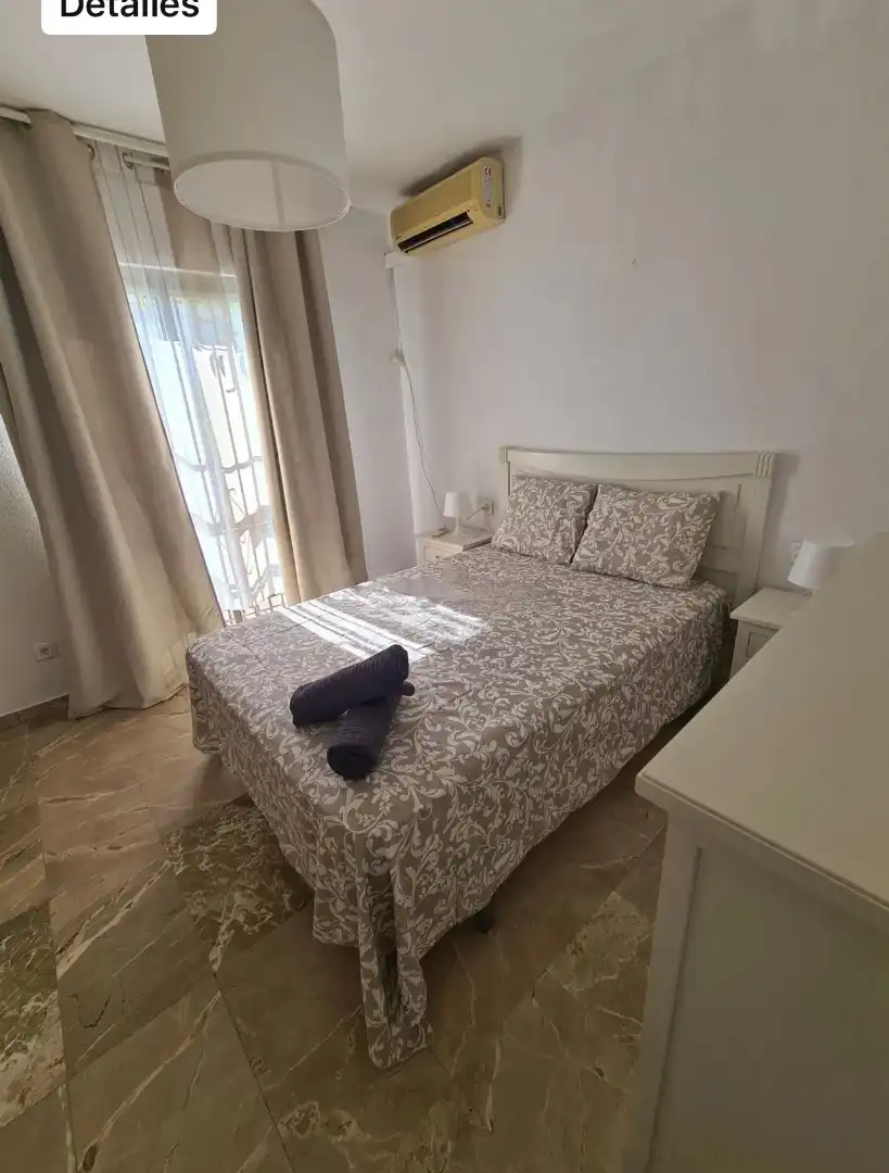Dormitori de Casa adosada de lloguer en Torremolinos amb Aire condicionat, Moblat i TV