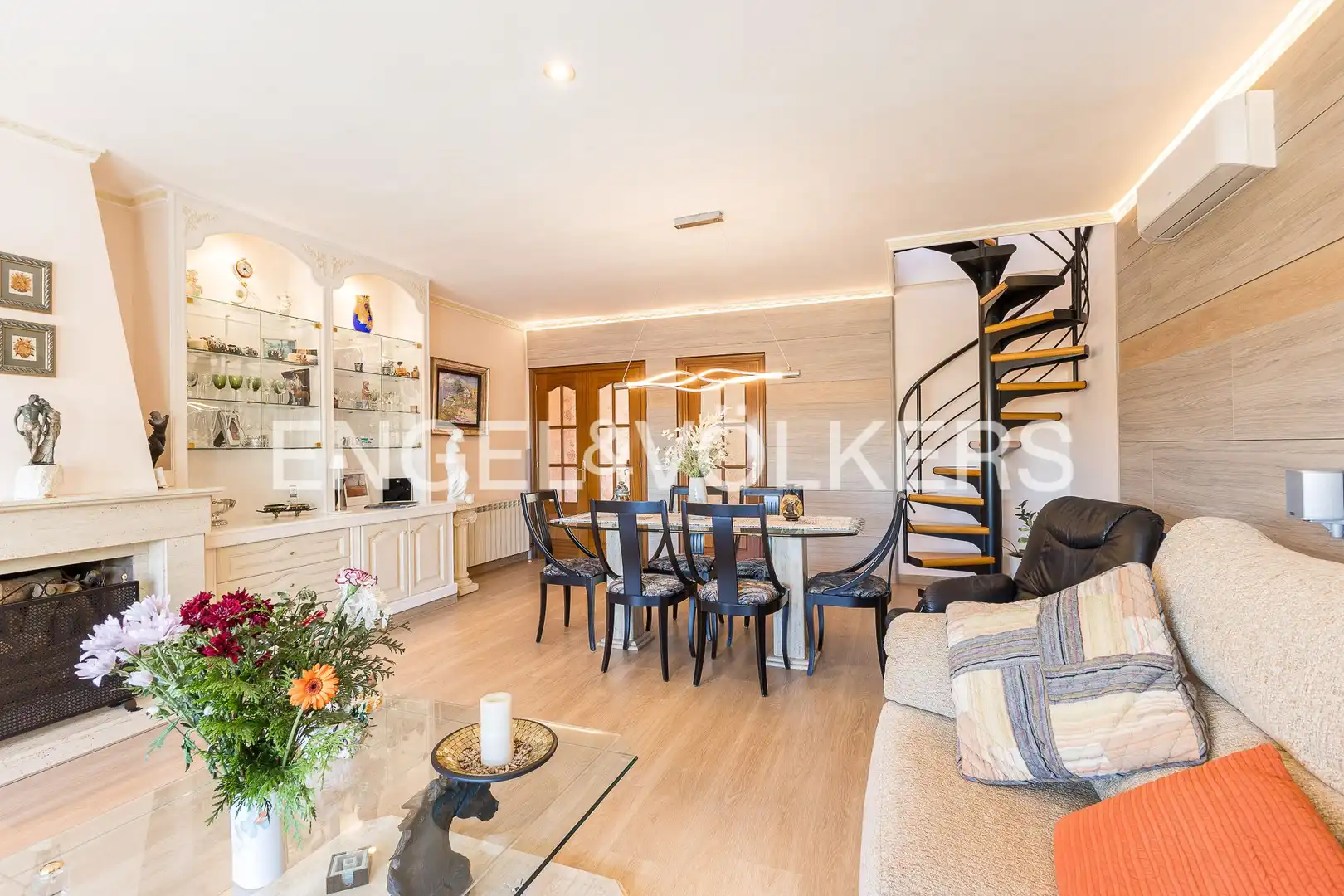 Comedor de Casa o chalet en venta en Esparreguera con Aire acondicionado, Calefacción y Jardín privado