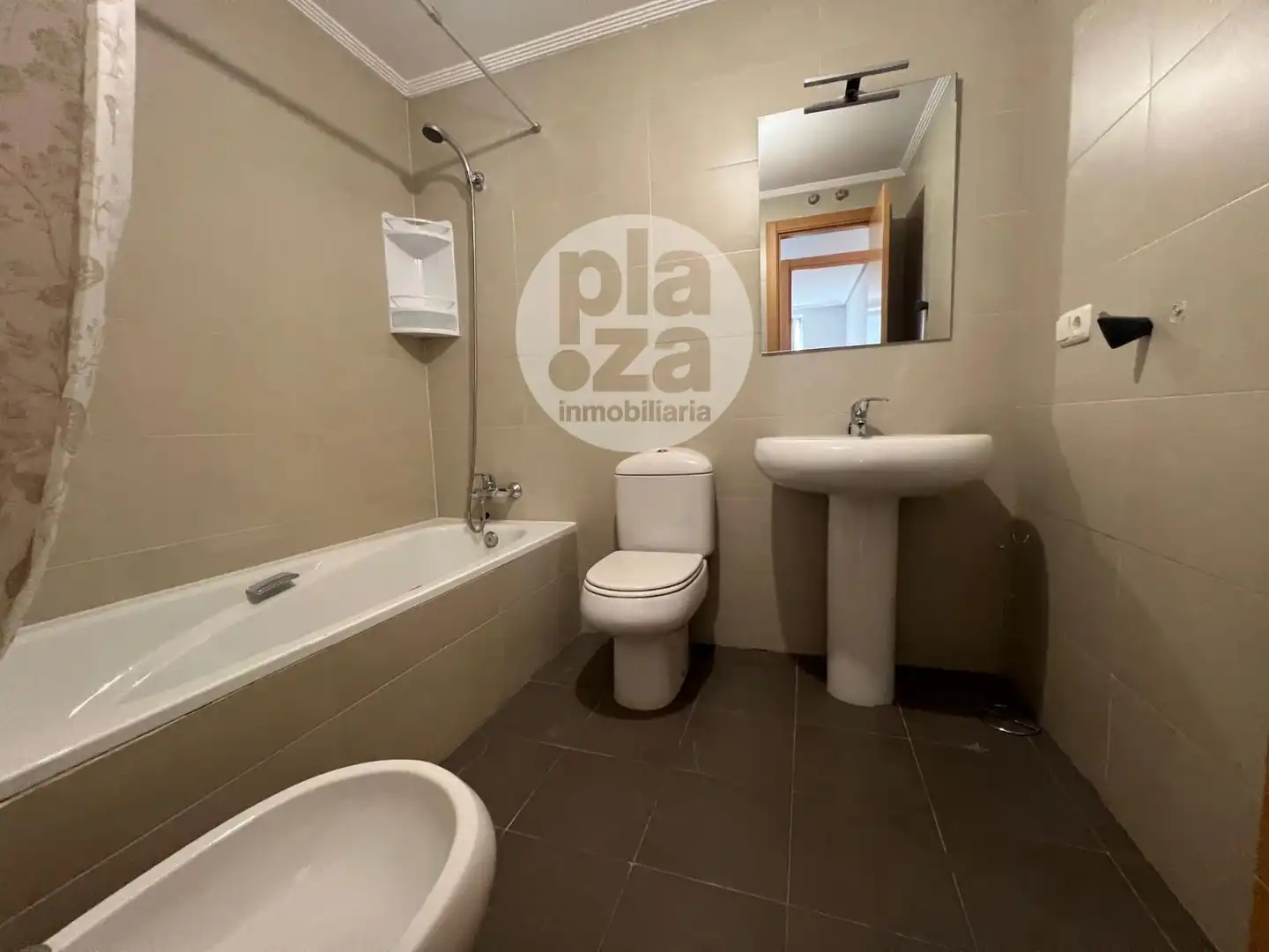 Bany de Pis de lloguer en Burgos amb Calefacció i Traster