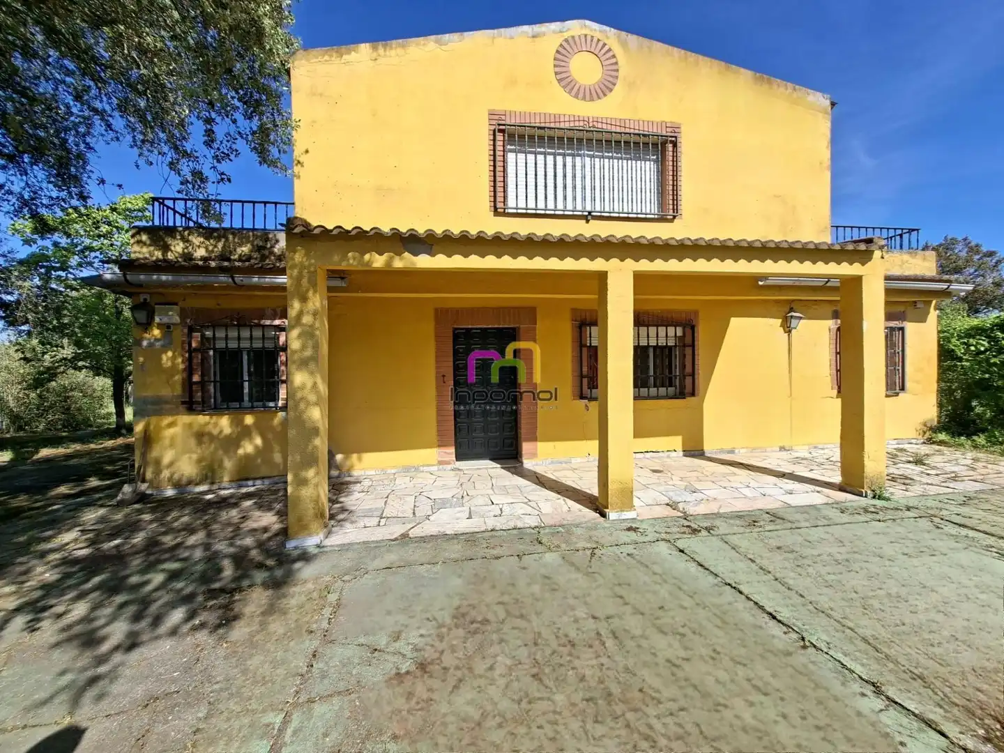 Außenansicht von Country house zum Verkauf in Badajoz Capital mit Terrasse, Abstellraum und Schwimmbad