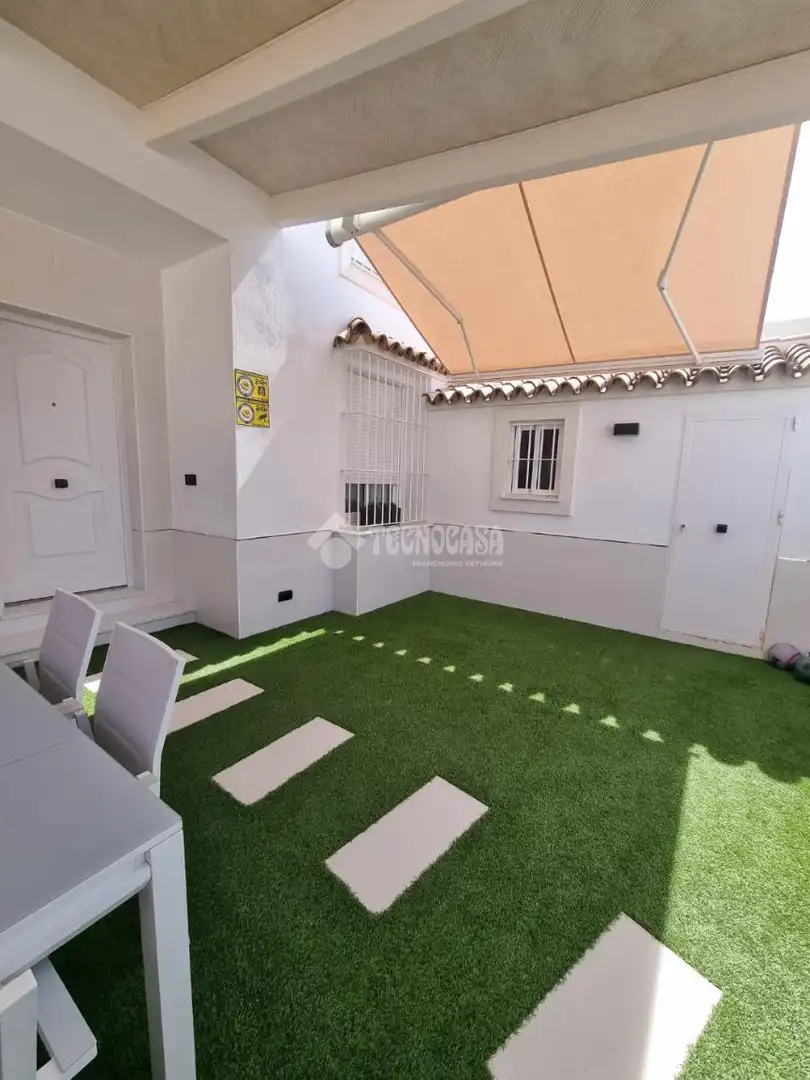 Casa aparellada en venda a Morón de la Frontera, imagen 3