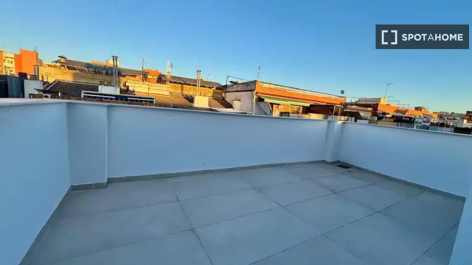 Terrace of Flat for rent in Santa Coloma de Gramenet  with Air Conditioner, Heating and Furnished