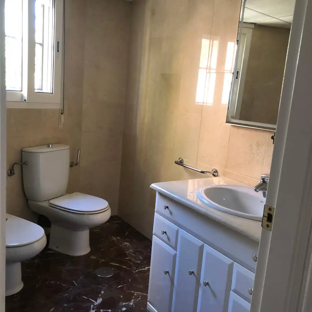 Bany de Casa o xalet en venda en Jaén amb Terrassa, Traster i Balcó
