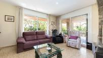 Sala d'estar de Casa o xalet en venda en Castelldefels amb Aire condicionat, Jardí privat i Terrassa