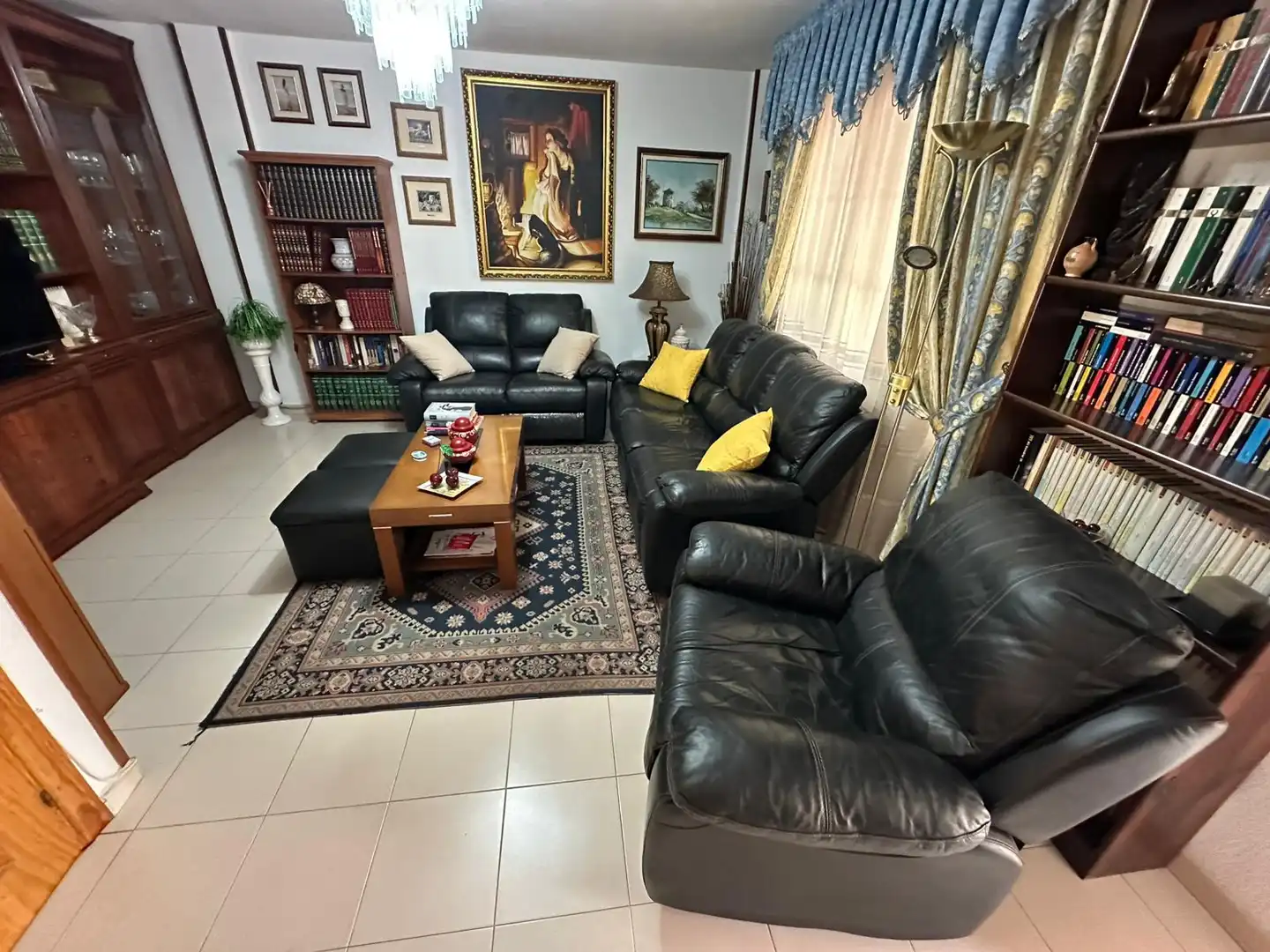 Sala d'estar de Casa adosada en venda en Parla amb Aire condicionat, Calefacció i Jardí privat