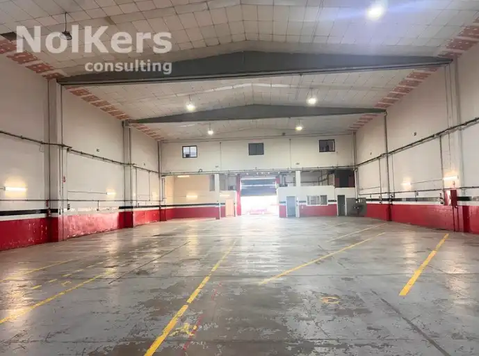 Parking de Nave industrial de alquiler en Barcelona con Calefacción