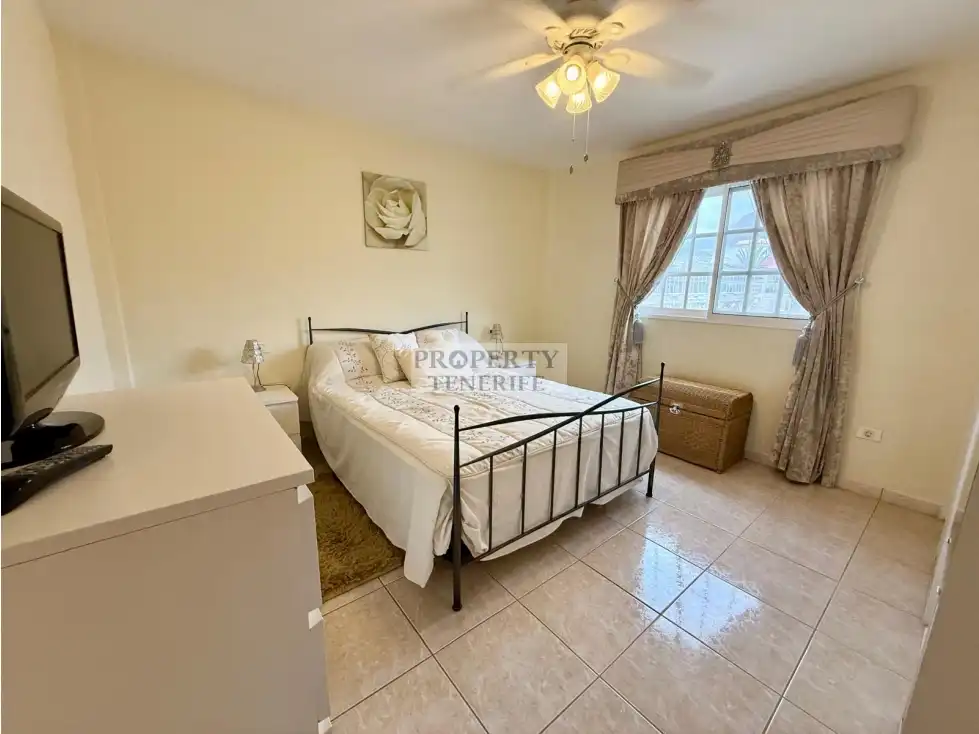 Vista exterior de Casa o chalet en venta en Arona con Terraza, Piscina y Amueblado