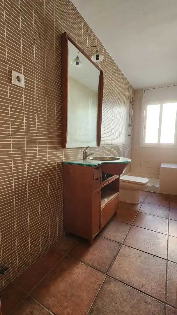 Baño de Casa adosada en venta en Vallirana con Jardín privado, Terraza y Balcón