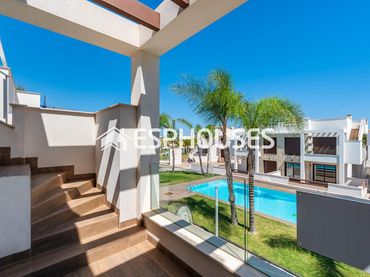 Penthouse with balcony for sale in Los Balcones - Los Altos