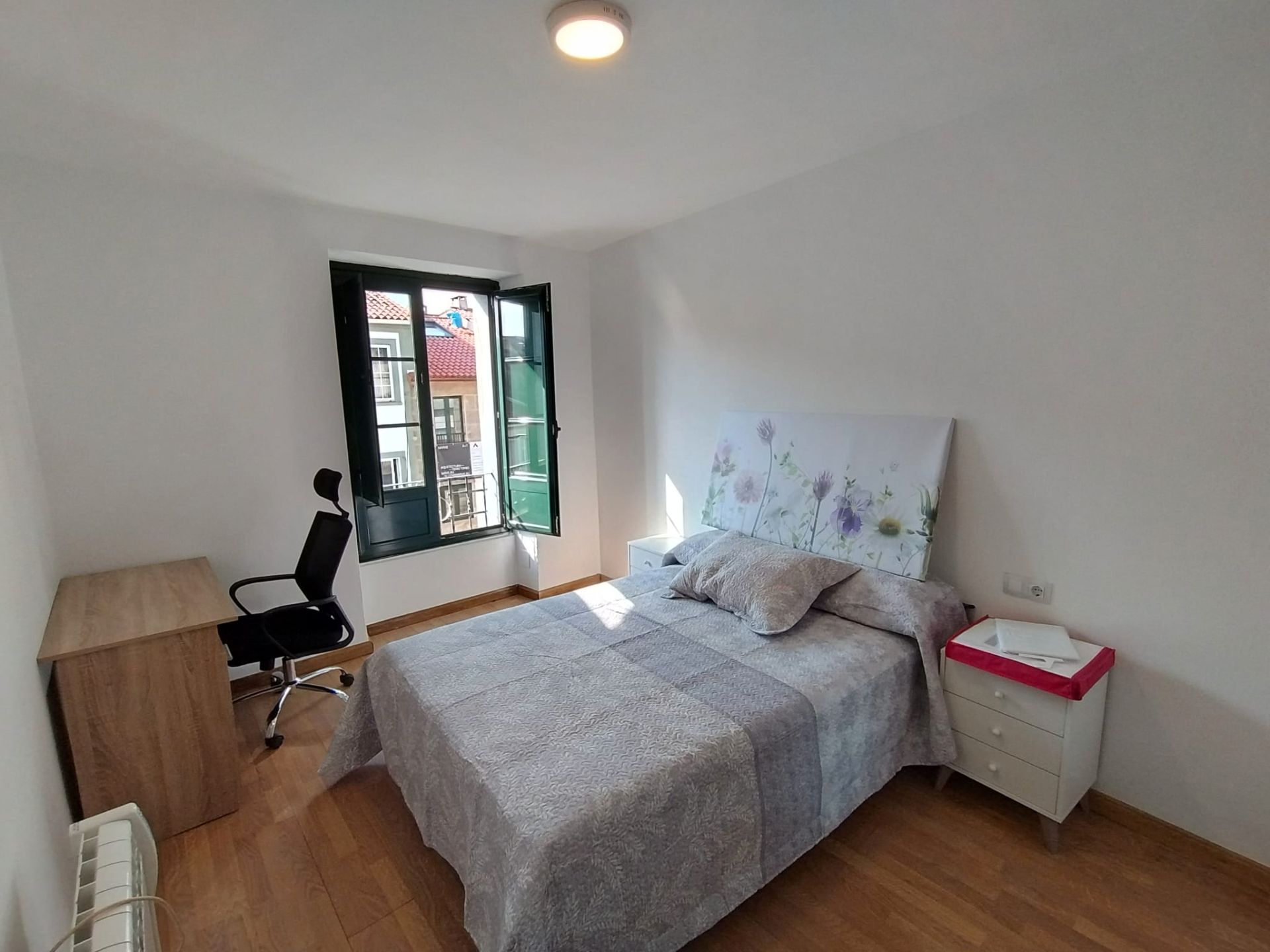 Bedroom of Flat for rent in Santiago de Compostela   with Heating, Private garden and Furnished
