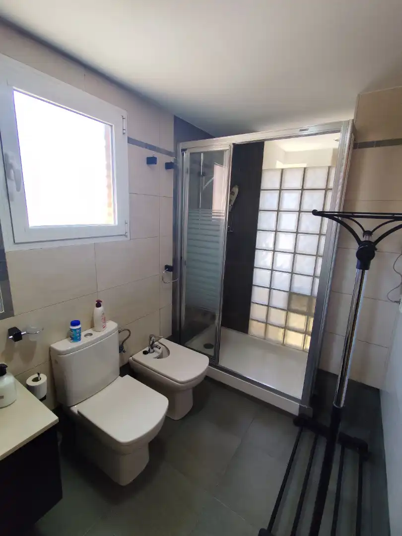 Bathroom of Flat for rent in Valencia  with Air Conditioner, Furnished and Washing machine
