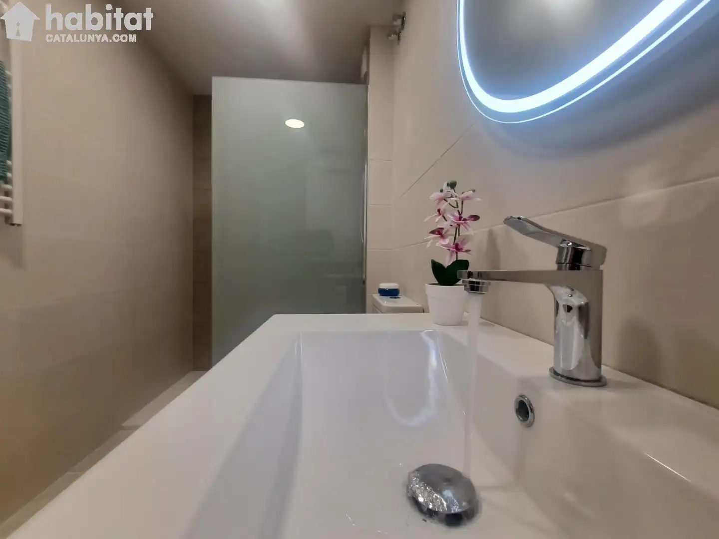 Baño de Casa adosada en venta en Martorell con Aire acondicionado, Calefacción y Jardín privado