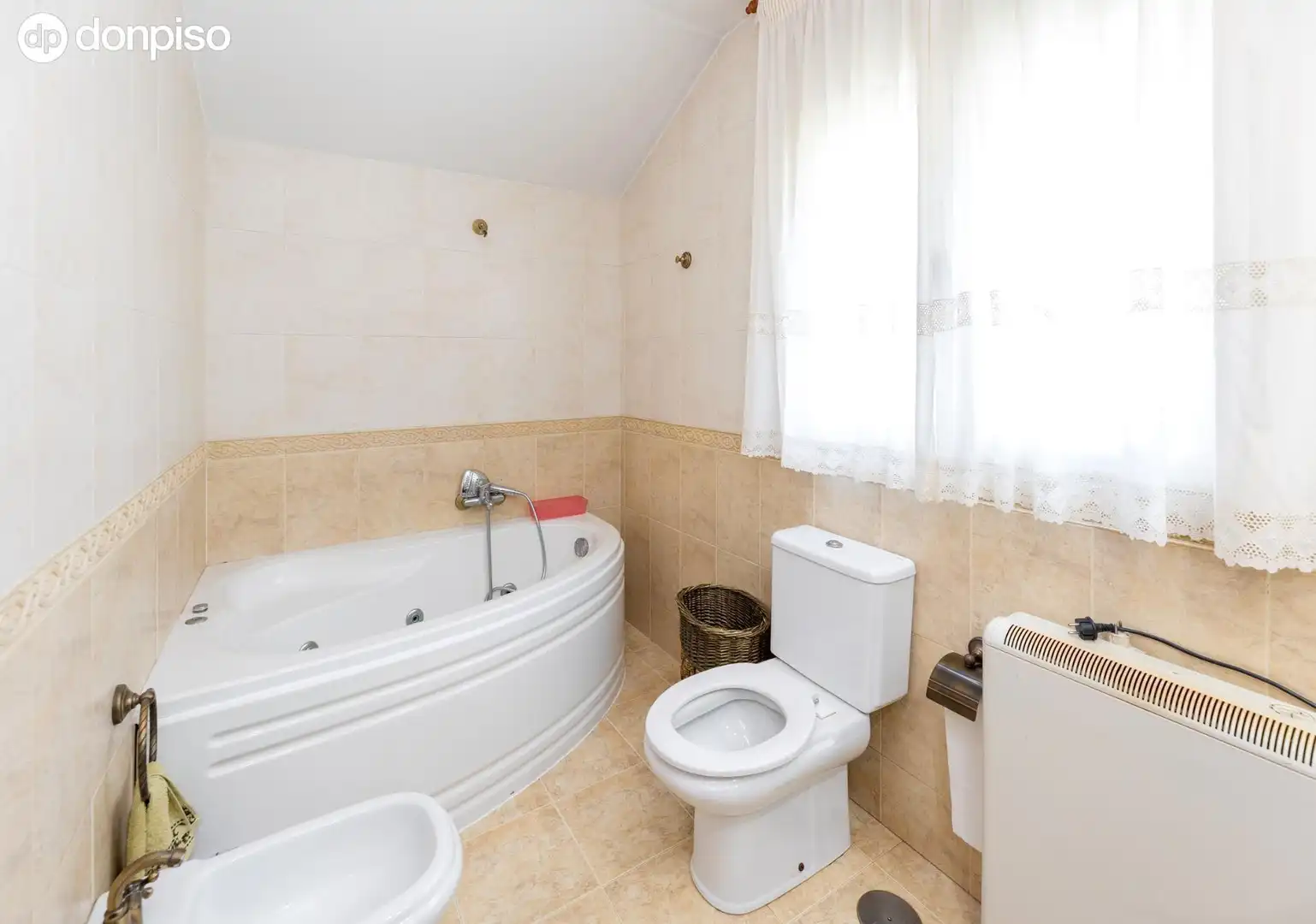 Houses for sale in Calle MULHACEN, 20, Barrio de la Vega