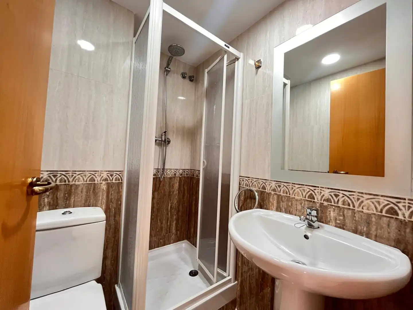 Baño de Casa adosada en venta en Vilanova i la Geltrú con Calefacción, Jardín privado y Terraza