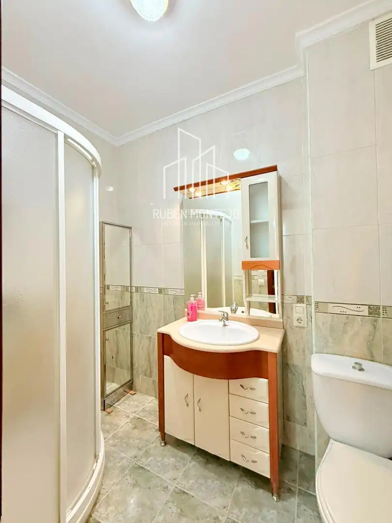 Baño de Piso de alquiler en Salamanca con Calefacción, Terraza y Amueblado