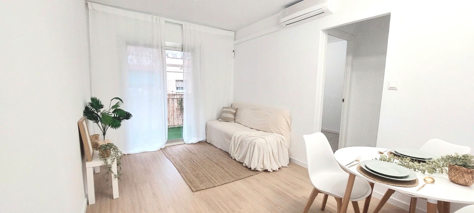 Bedroom of Flat for sale in L'Hospitalet de Llobregat  with Air Conditioner, Furnished and Balcony