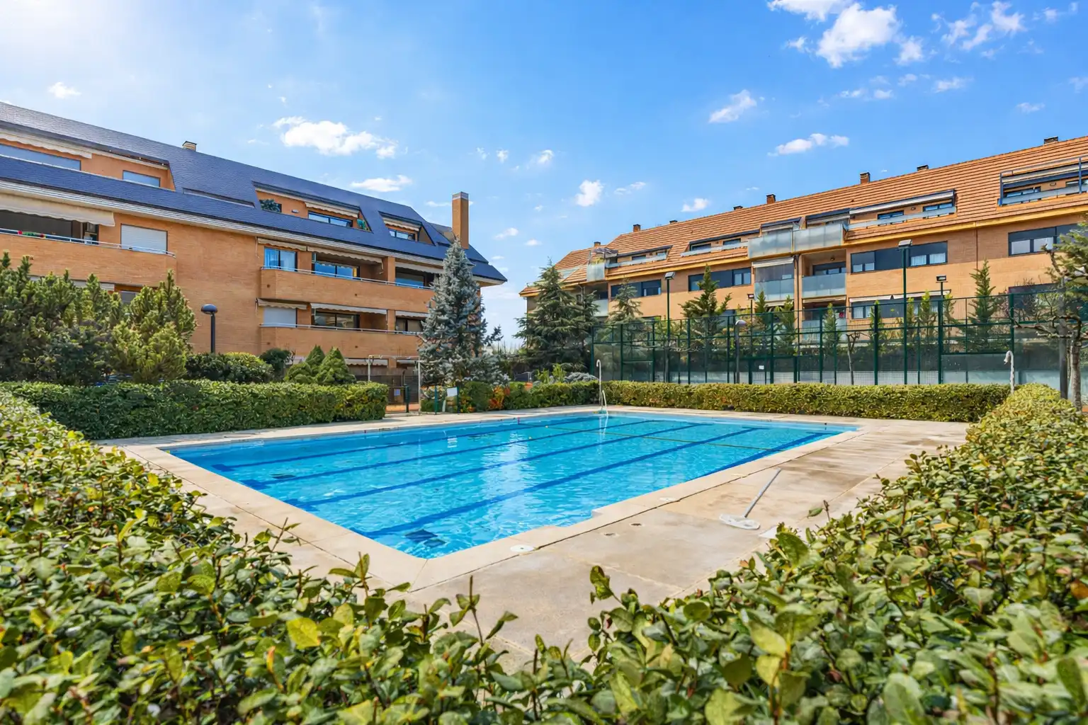 Piscina de Piso en venta en Las Rozas de Madrid con Aire acondicionado, Calefacción y Jardín privado