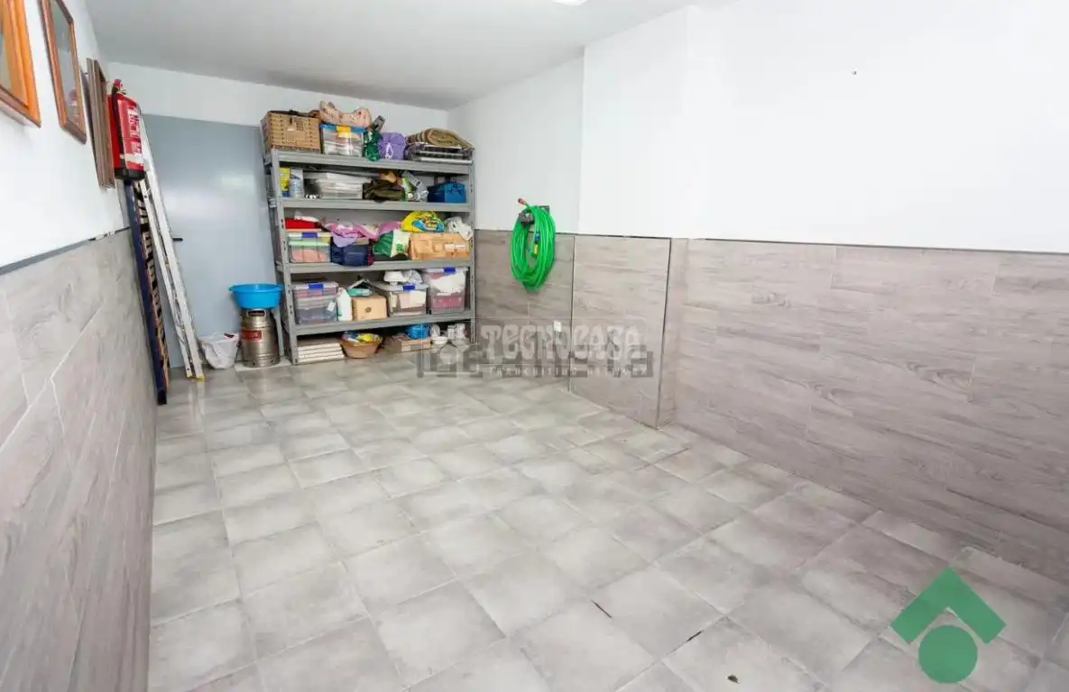 Houses for sale in Algeciras  with Air Conditioner, Terrace and Furnished