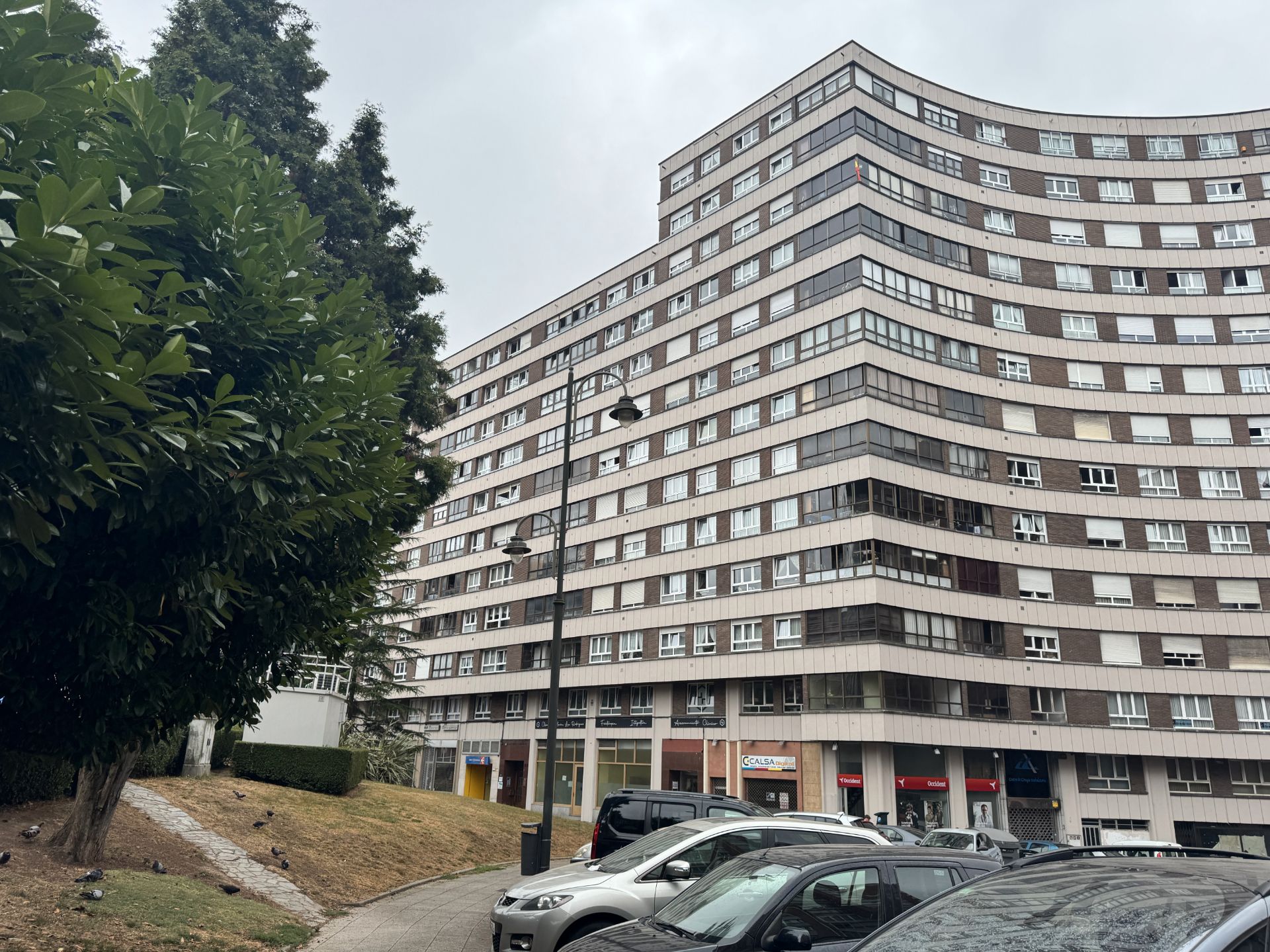 Vista exterior de Pis en venda en Avilés amb Calefacció, Terrassa i Moblat