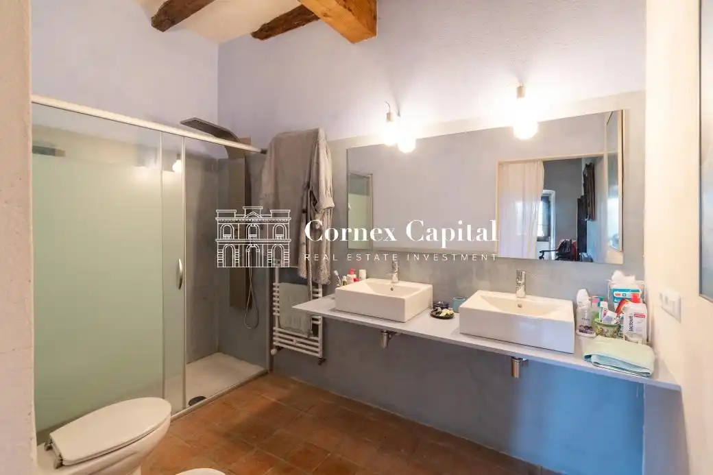 Baño de Finca rústica de alquiler en Rupià con Aire acondicionado, Calefacción y Jardín privado