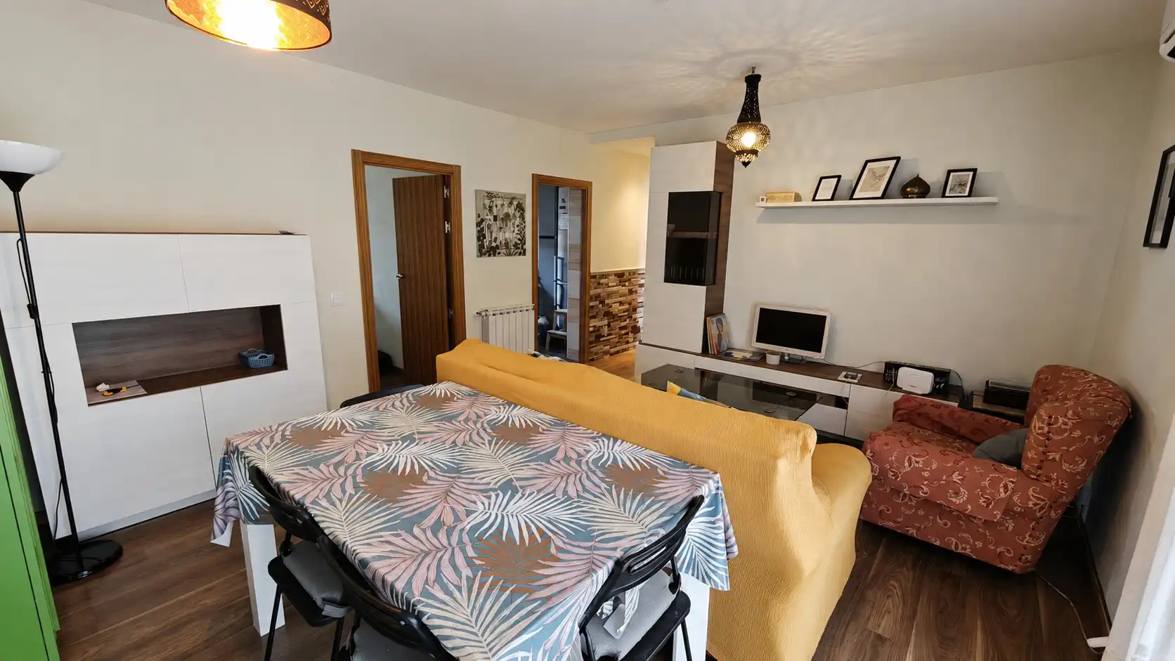 Living room of Flat for sale in Madrid  with Air Conditioner, Heating and Furnished
