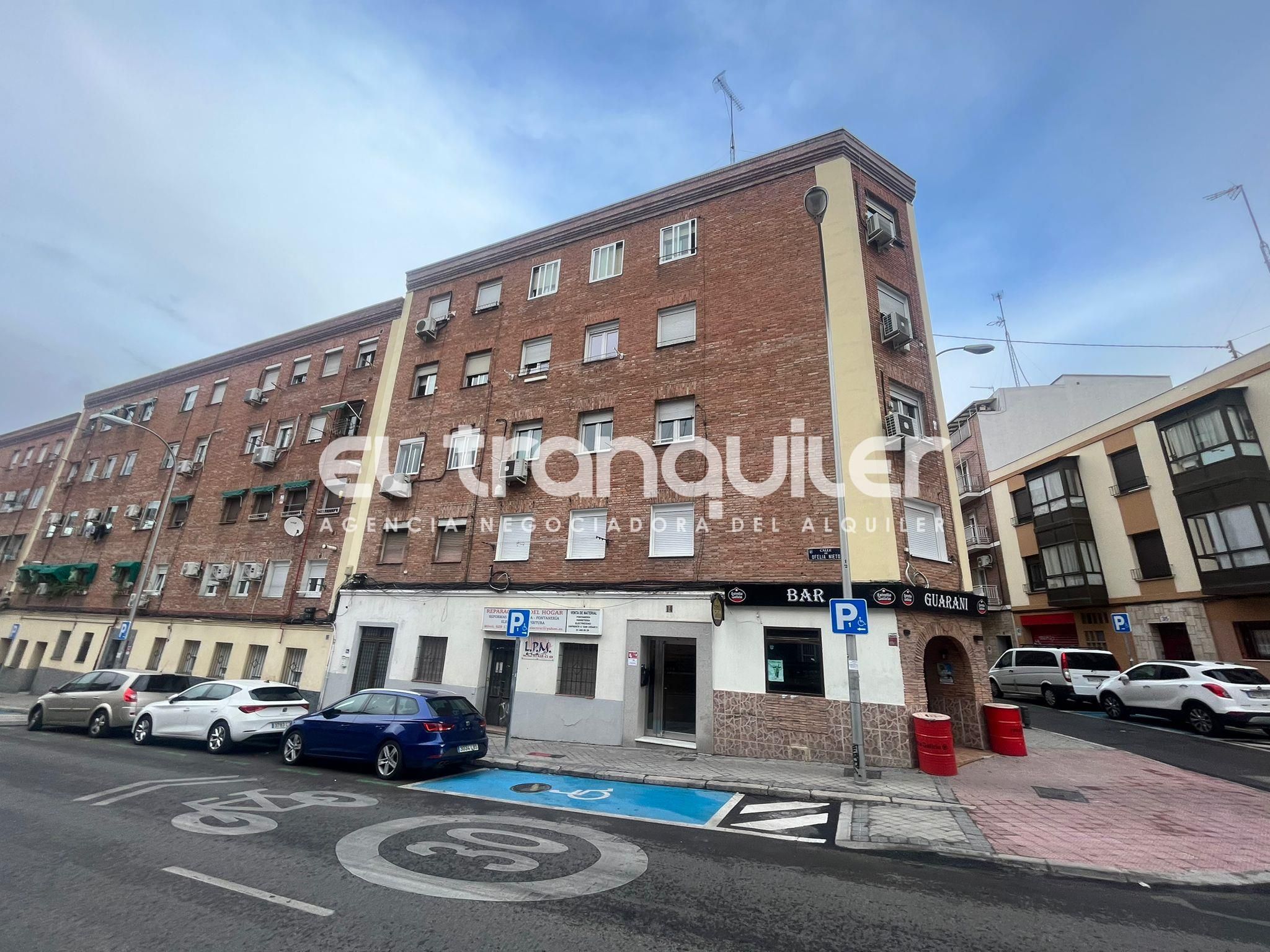 Exterior view of Flat to rent in  Madrid Capital  with Parquet flooring, Furnished and Washing machine