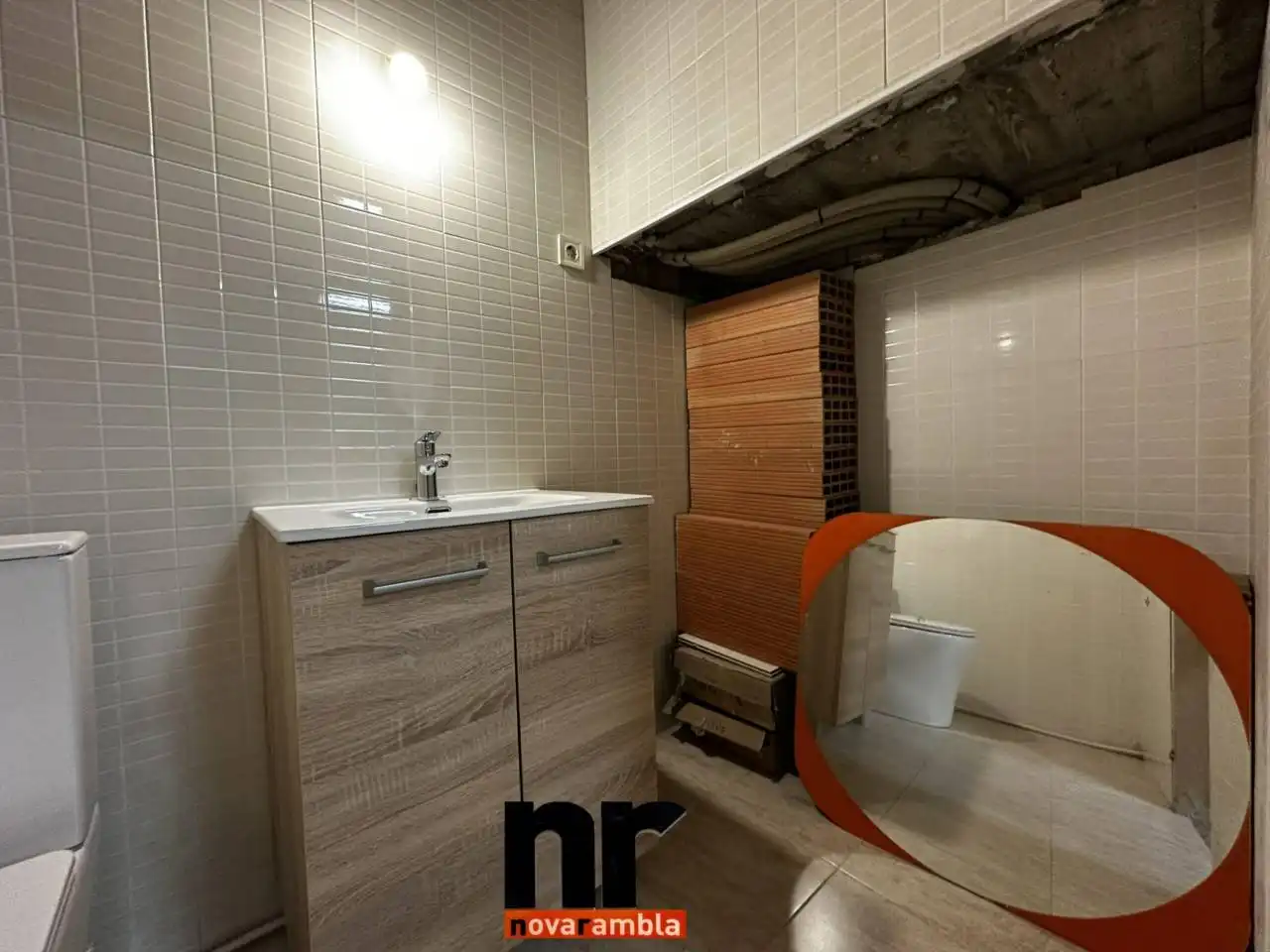 Badezimmer von Geschaftsraum zur Miete in Ripollet