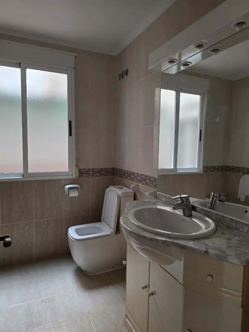 Bathroom of Flat for share in Gandia  with Furnished, Oven and Washing machine