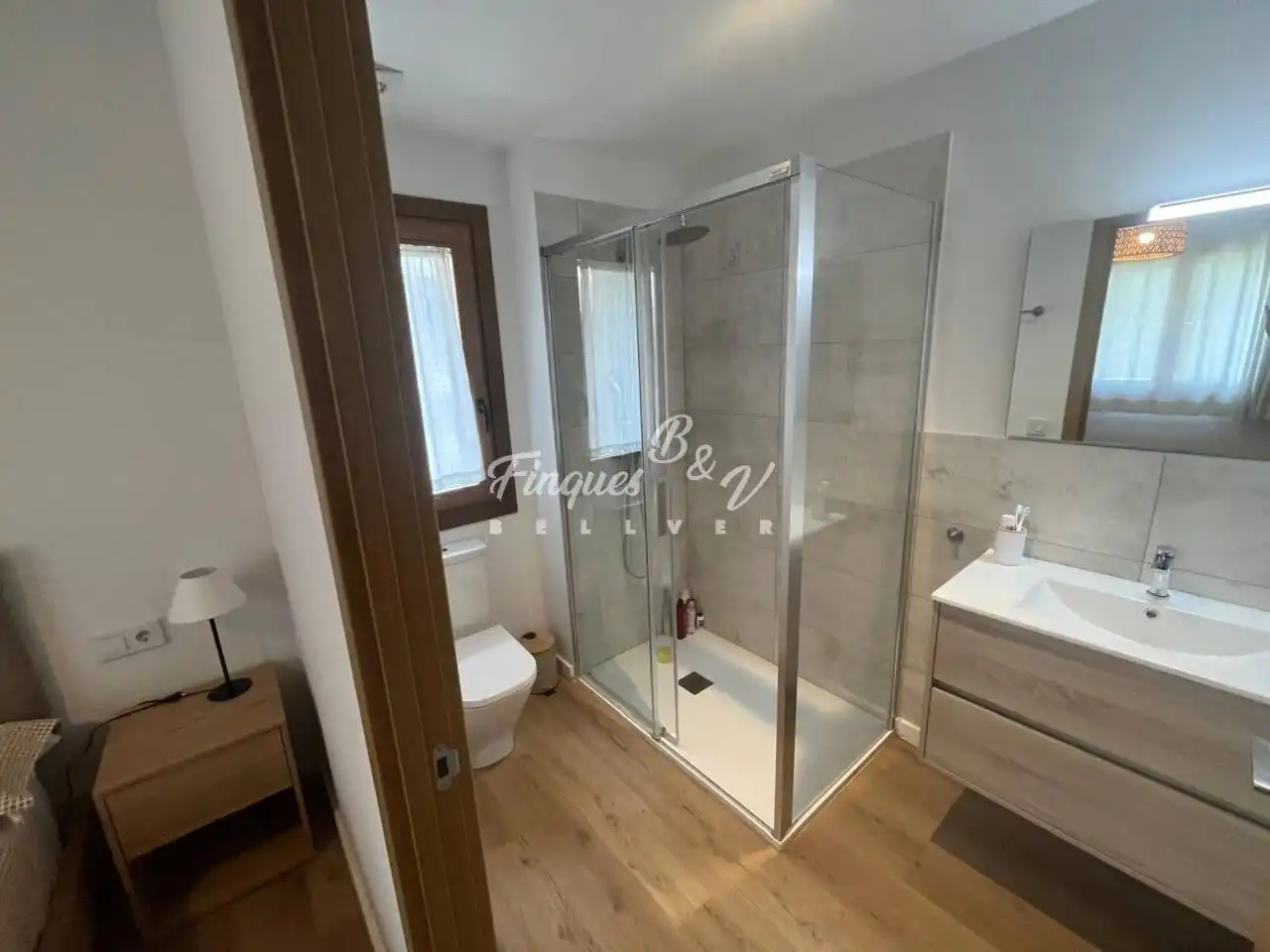 Badezimmer von Wohnungen zum Verkauf in Bellver de Cerdanya mit Klimaanlage, Heizung und Parkett